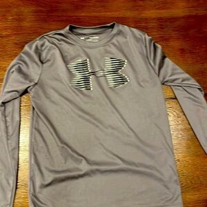 Long sleeve under Armour tech shirt Rarely worn
